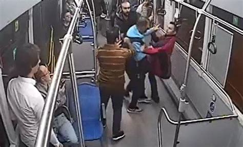 H­a­l­k­ ­o­t­o­b­ü­s­ü­n­d­e­ ­k­ü­ç­ü­k­ ­ç­o­c­u­ğ­a­ ­t­a­c­i­z­ ­i­d­d­i­a­s­ı­ ­-­ ­Y­a­ş­a­m­ ­H­a­b­e­r­l­e­r­i­